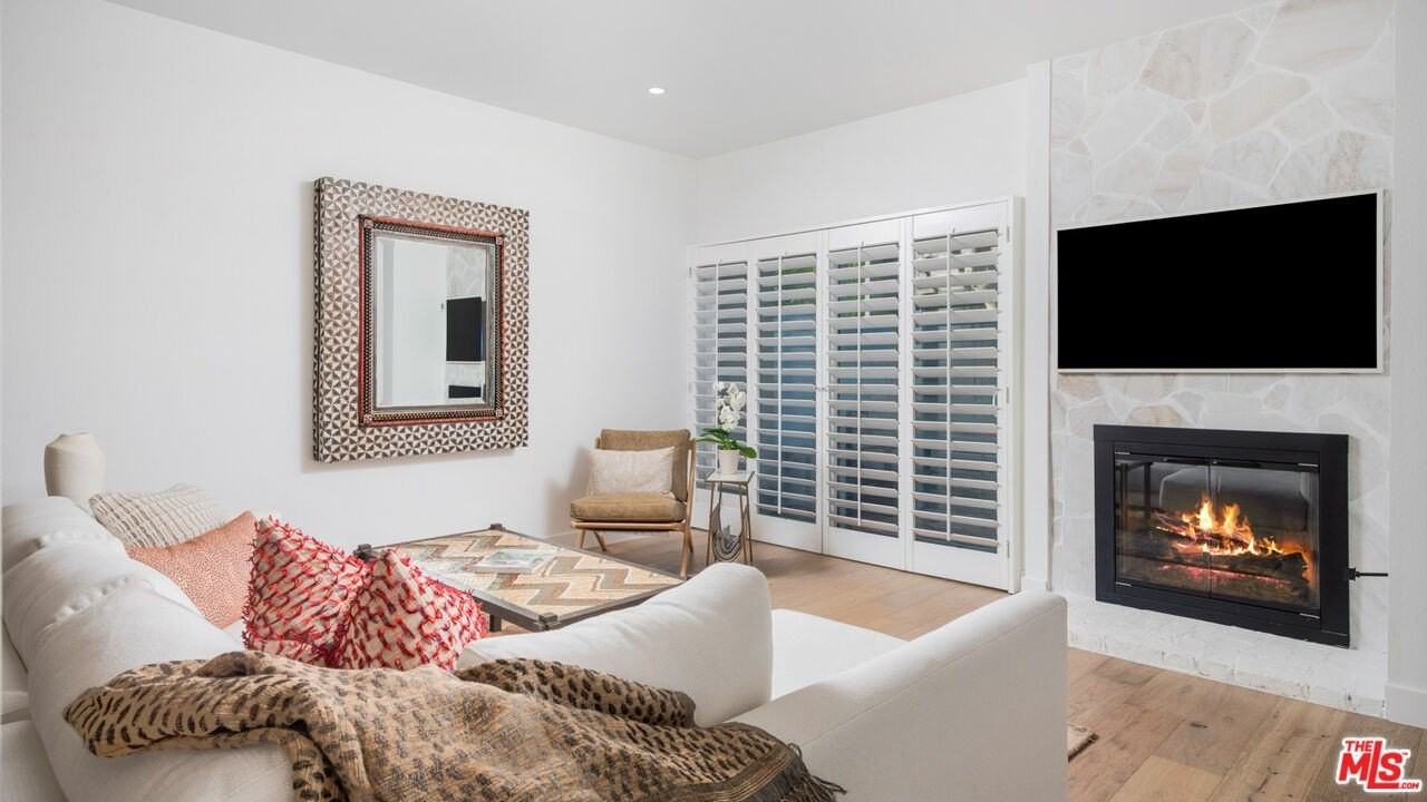 35 Village Pkwy - Photo 4 of 20