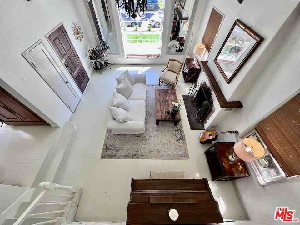 219 Winchester Ave - Photo 5 of 43