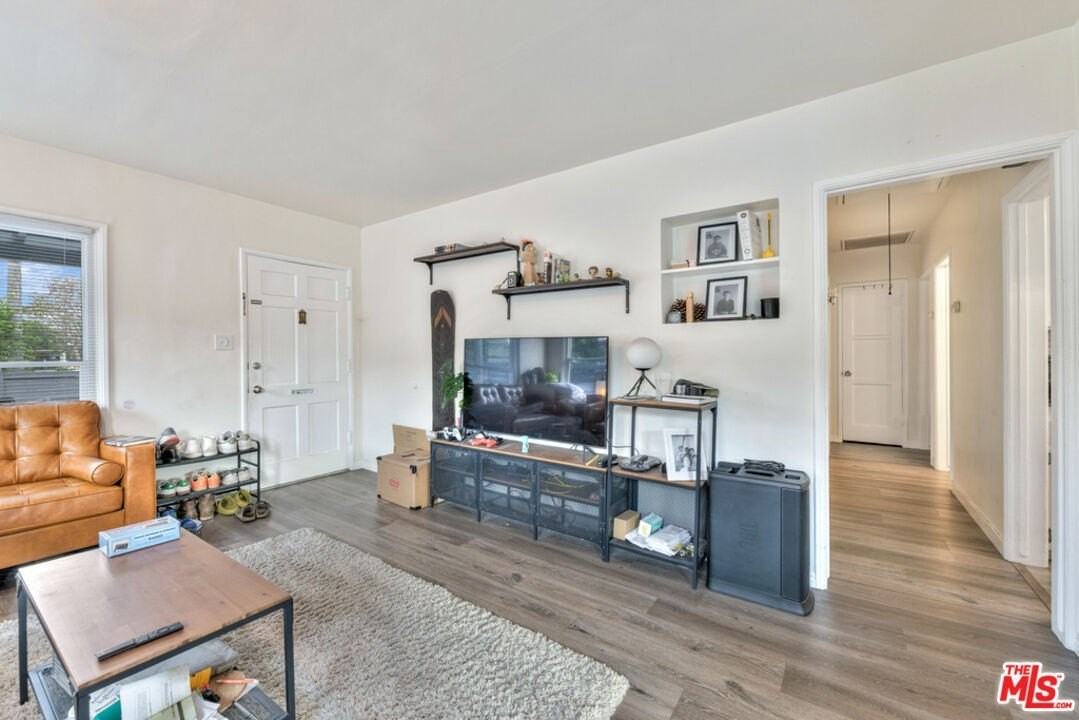 4905 Coolidge Ave - Photo 4 of 18