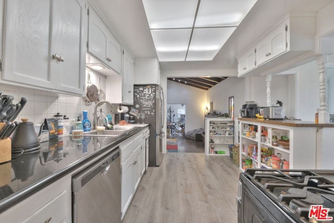 4905 Coolidge Ave - Photo 6 of 18