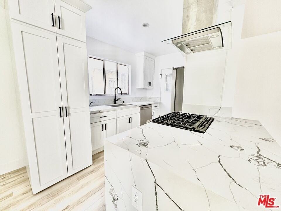 121 S Crescent Dr Apt D #D - Photo 4 of 10