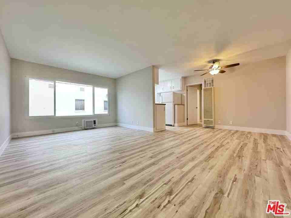 1037 S Shenandoah St Apt 7 #7 - Photo 2 of 8