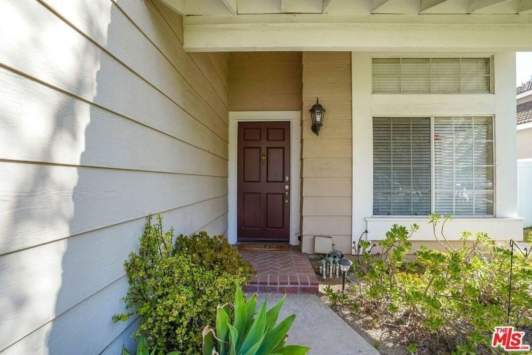 1721 Sugar Pine Dr - Photo 3 of 34