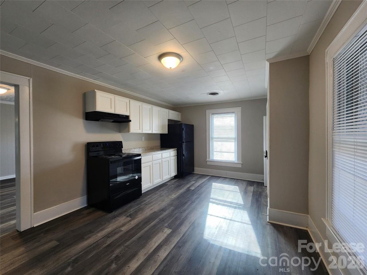 1126 S Fulton St Apt C #C - Photo 3 of 16