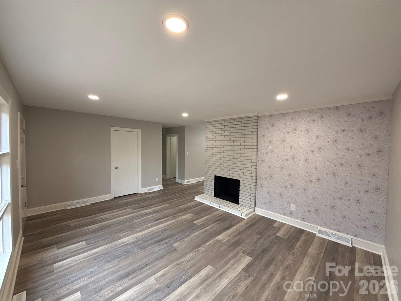 2745 Dogwood Ave - Photo 3 of 19