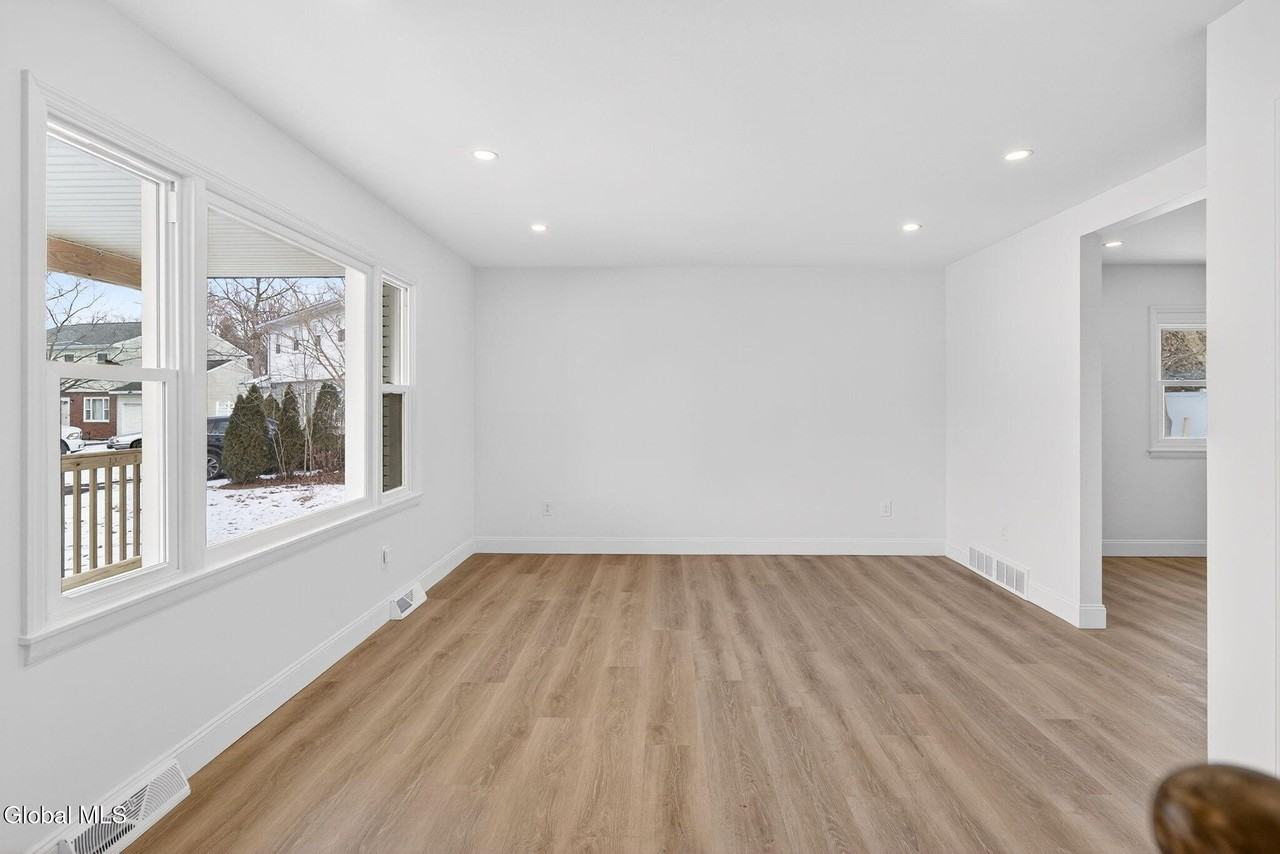 10 Derry Ln - Photo 4 of 25