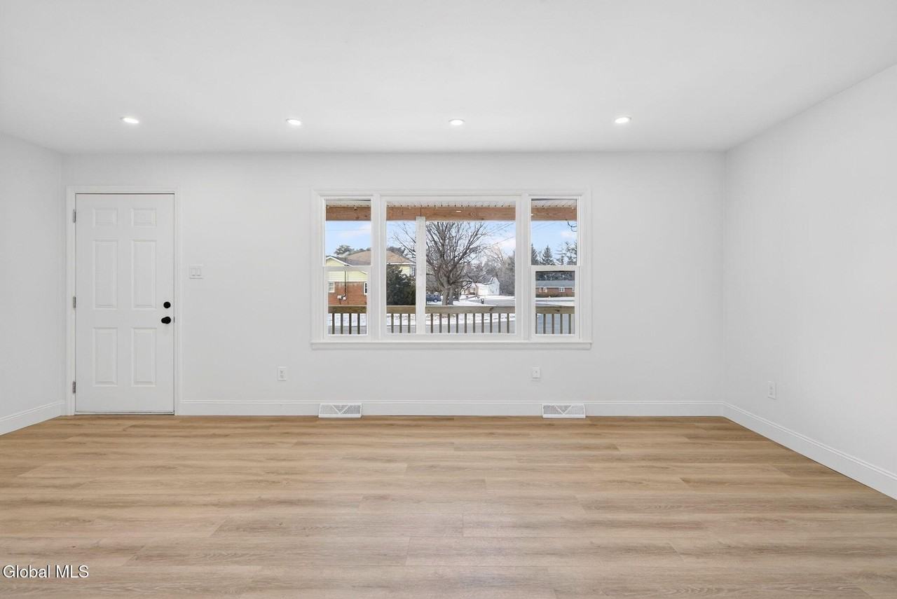 10 Derry Ln - Photo 5 of 25