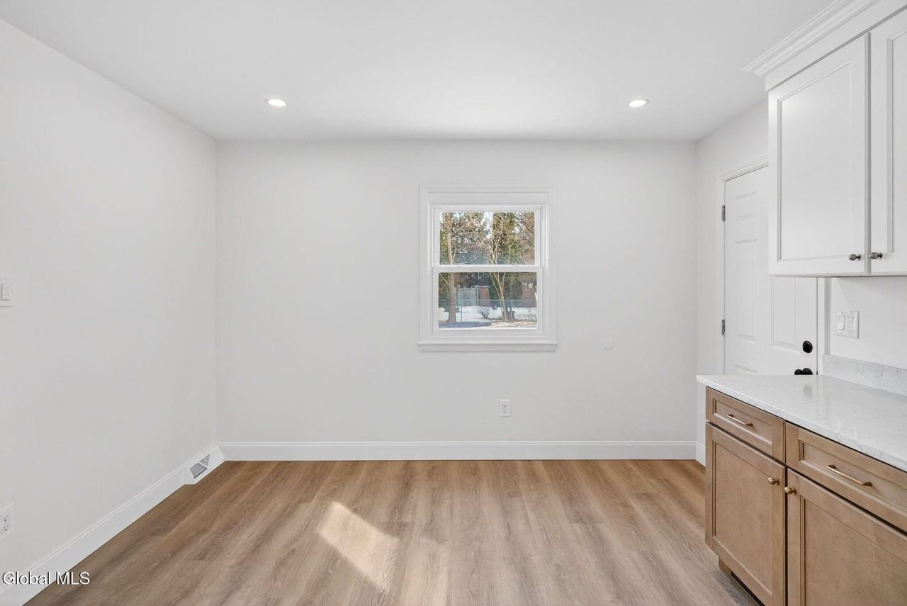 10 Derry Ln - Photo 7 of 25