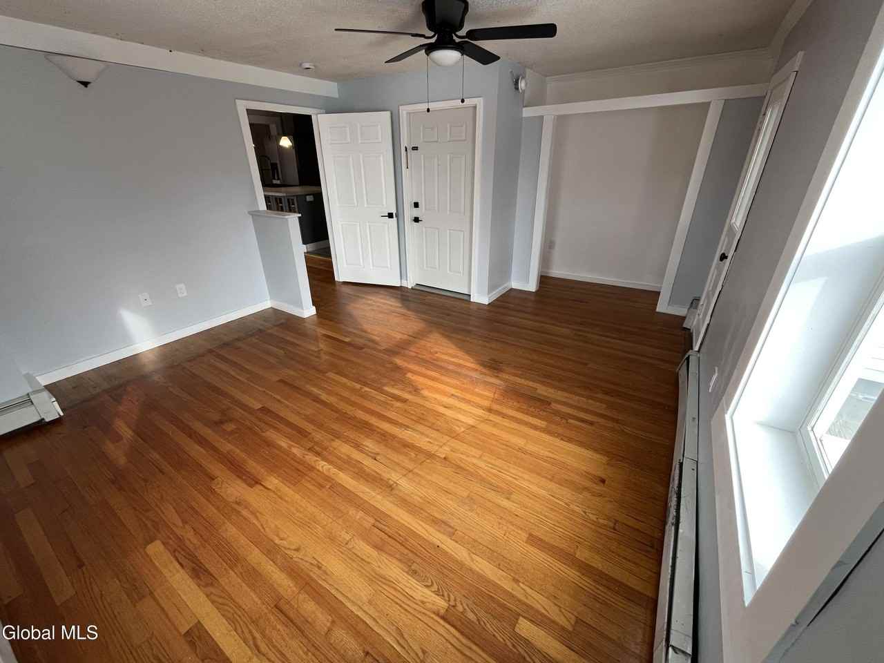 715 Hudson Ave Apt C #C - Photo 5 of 8