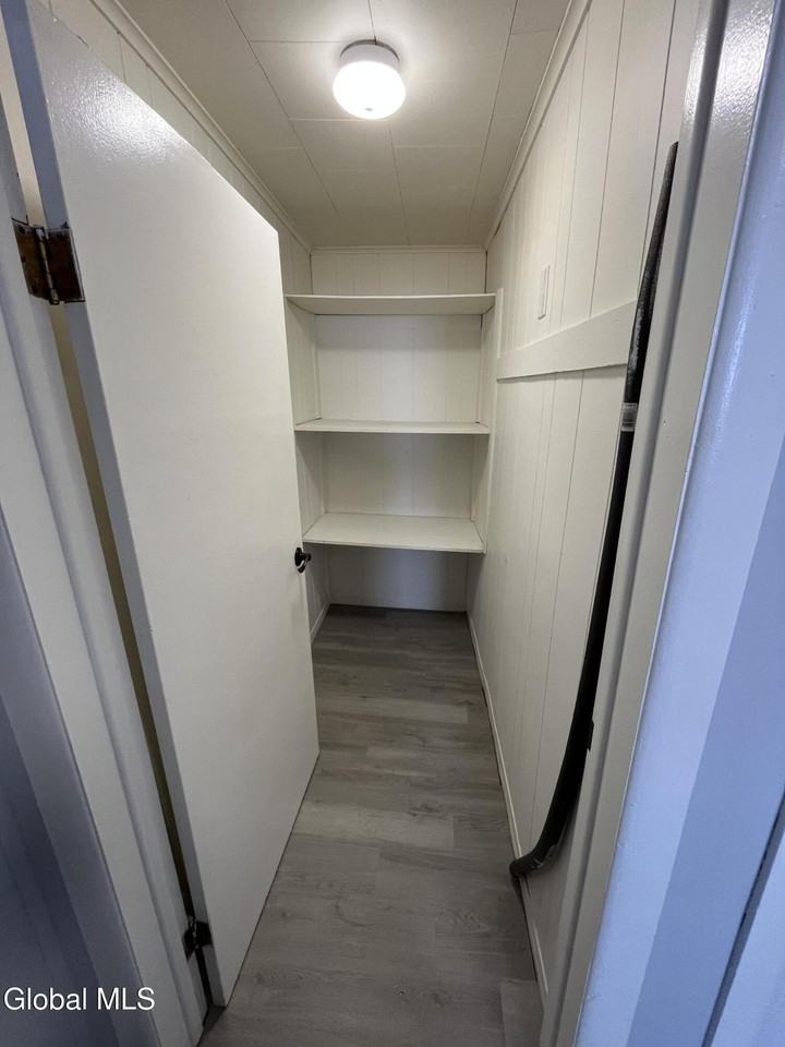 715 Hudson Ave Apt D #D - Photo 2 of 9