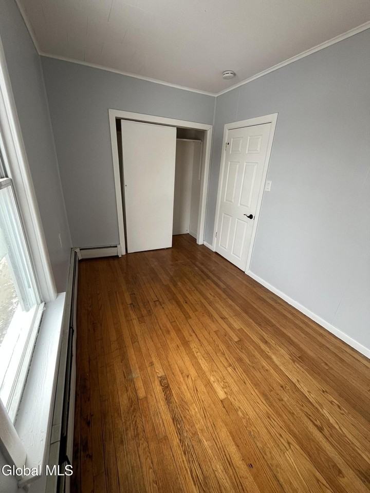 715 Hudson Ave Apt D #D - Photo 7 of 9