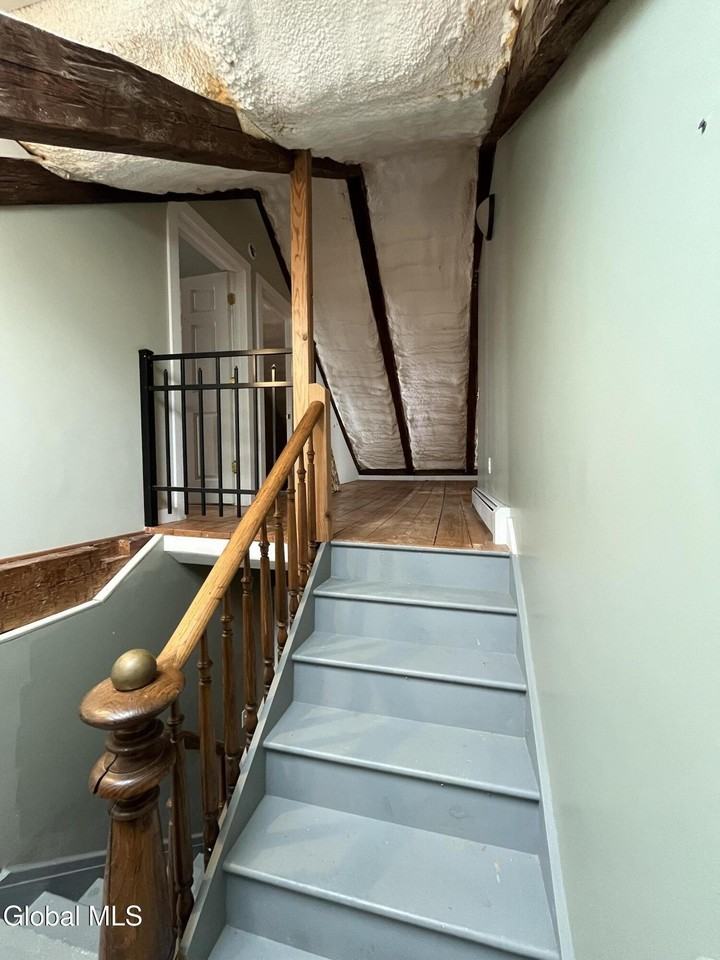 715 Hudson Ave Apt E #E - Photo 3 of 10