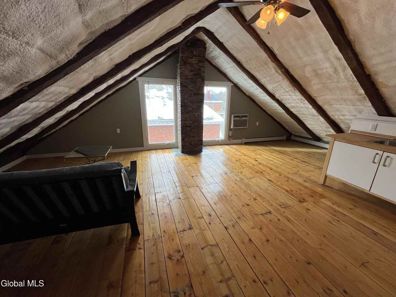 715 Hudson Ave Apt E #E - Photo 4 of 10