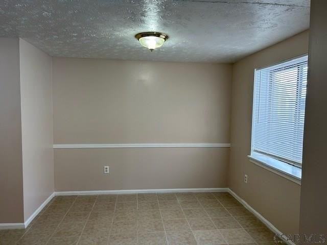 545 Goucher St - Photo 6 of 9