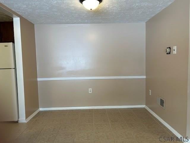 545 Goucher St - Photo 4 of 8