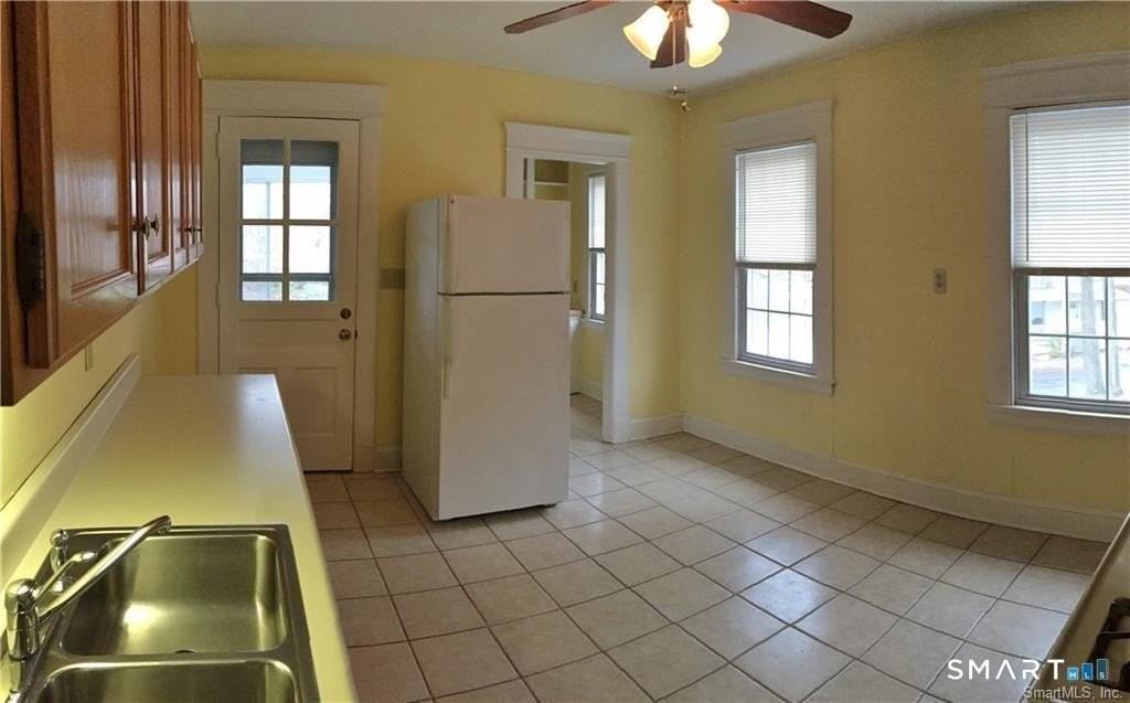 28 Grove St - Photo 3 of 10