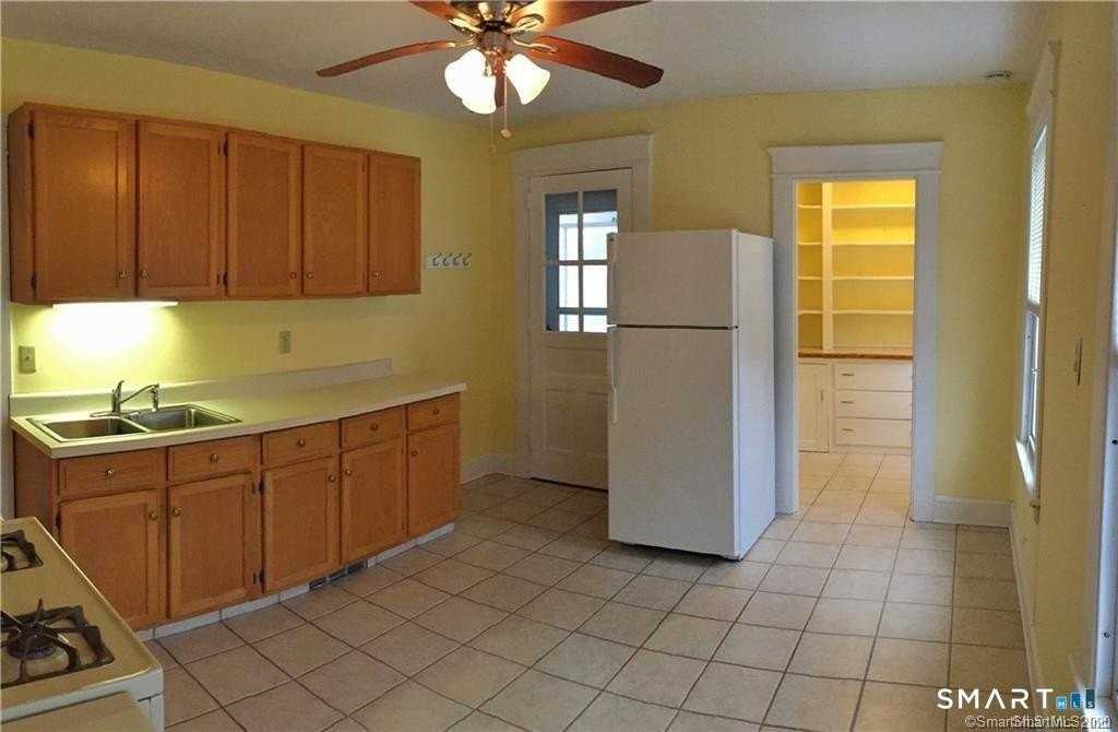 28 Grove St - Photo 4 of 10