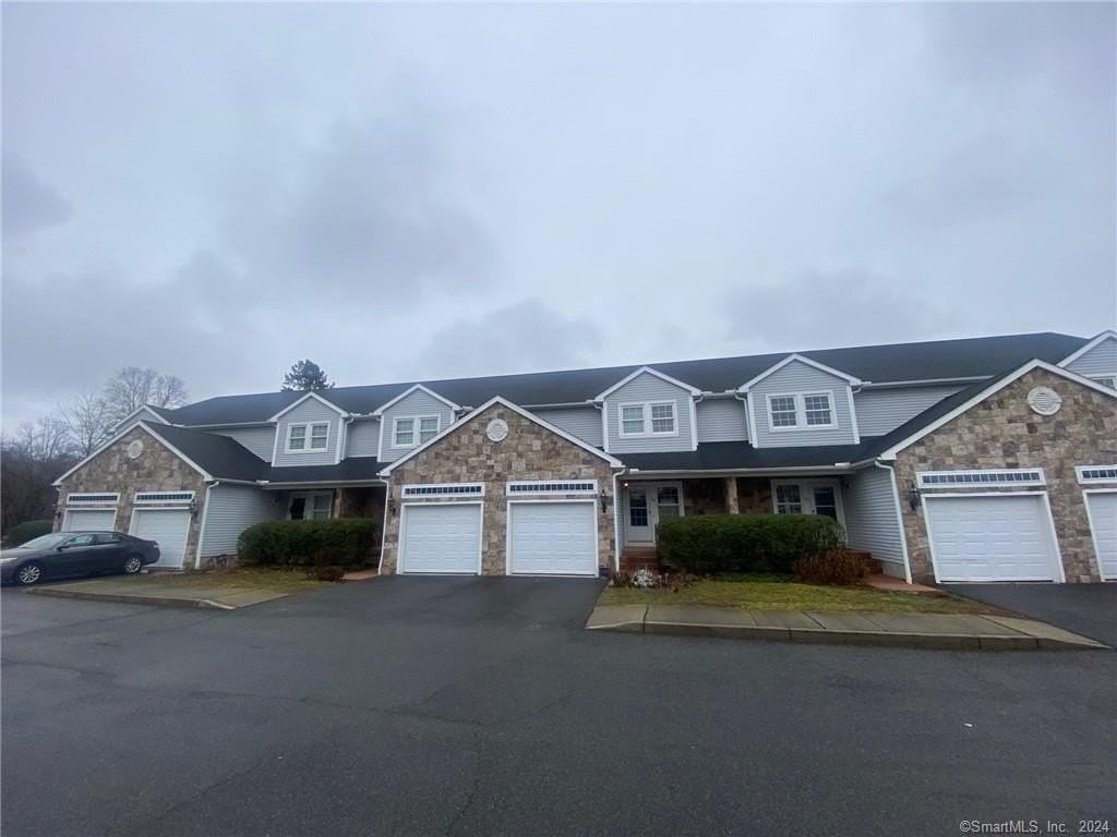 203 Lantern Ct #203 - Photo 2 of 6