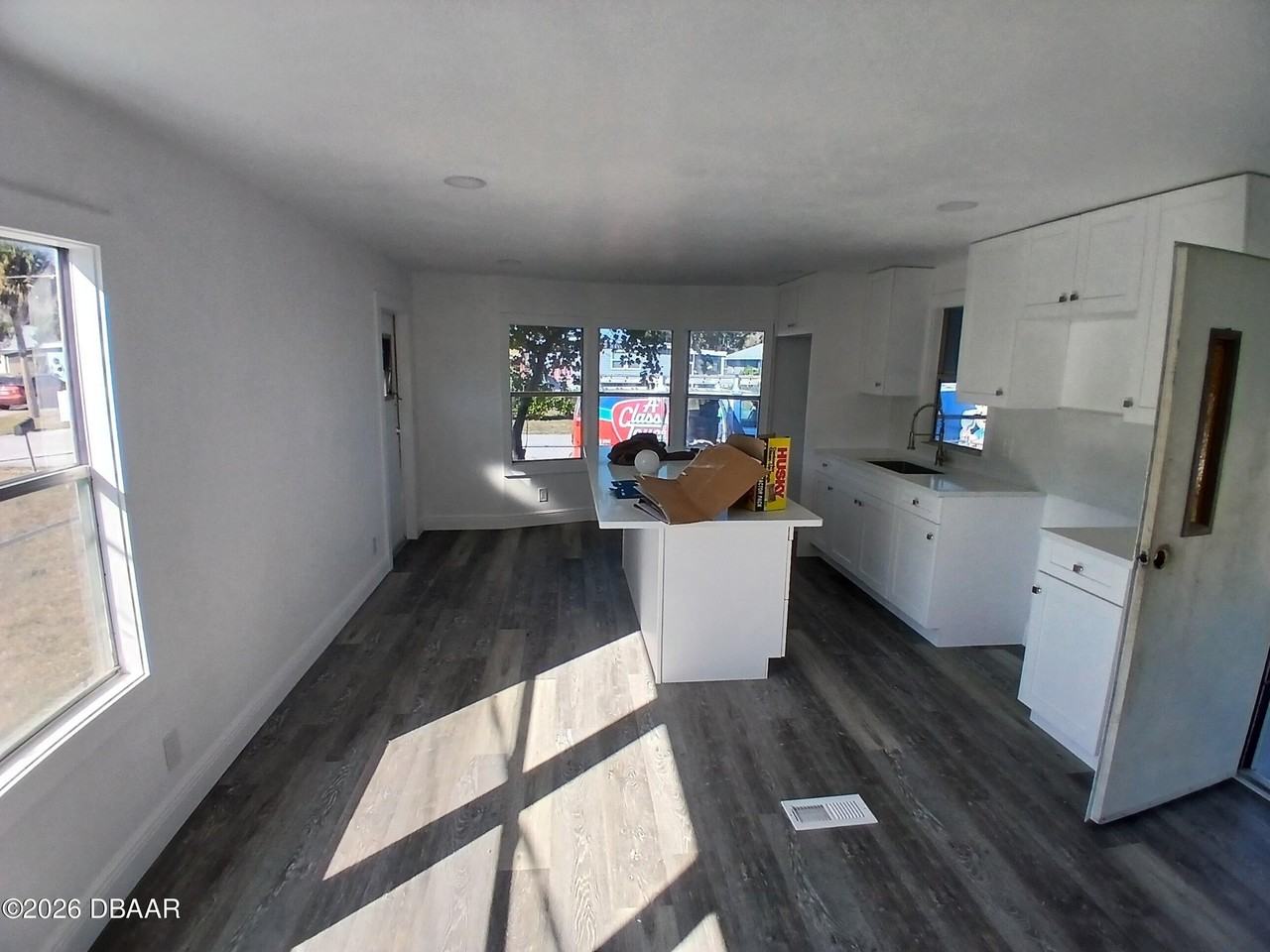 104 Douglas St - Photo 2 of 9