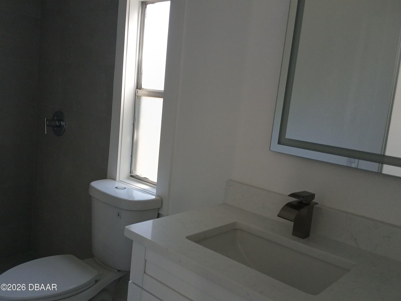 104 Douglas St - Photo 4 of 9