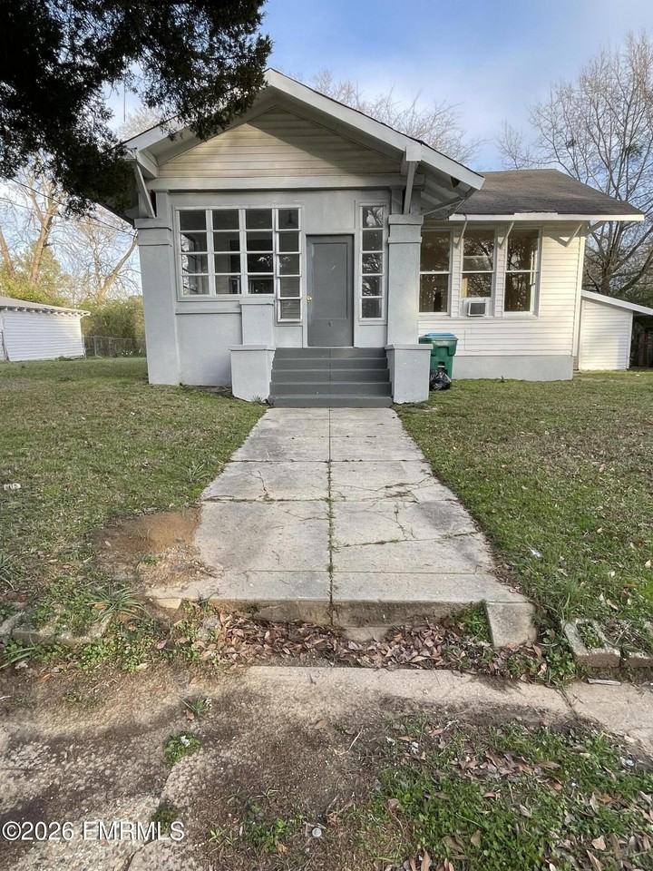 1606 37th Ave - Photo 2 of 5