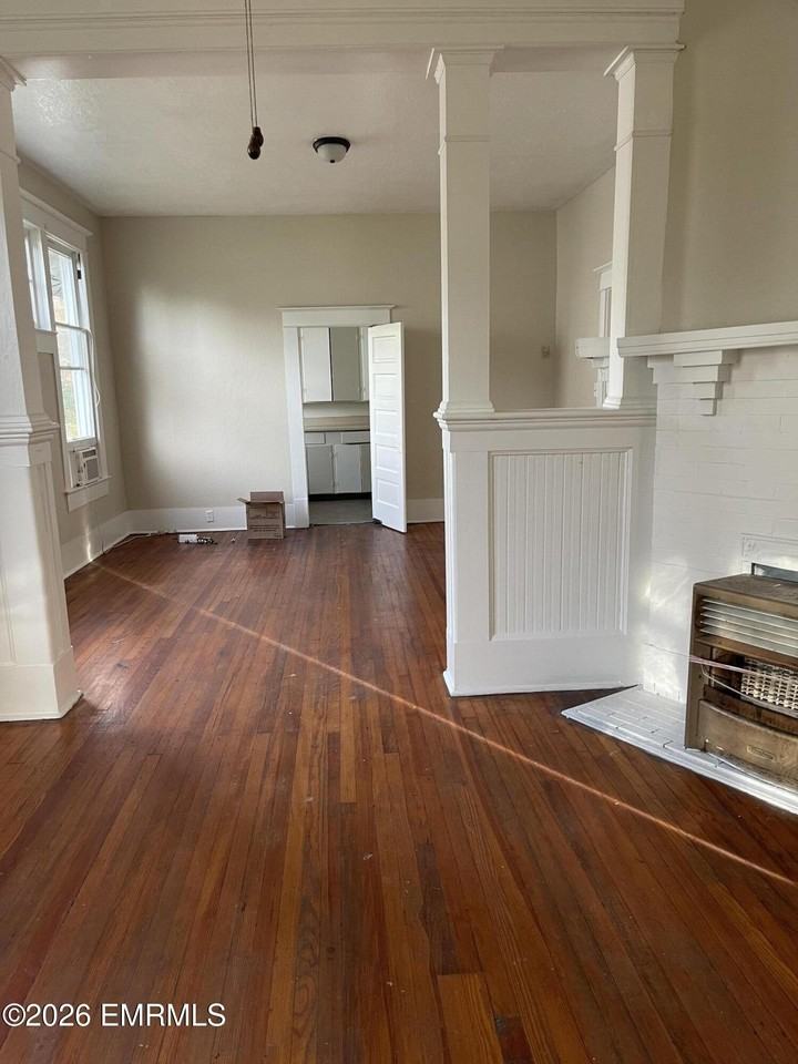 1606 37th Ave - Photo 4 of 5