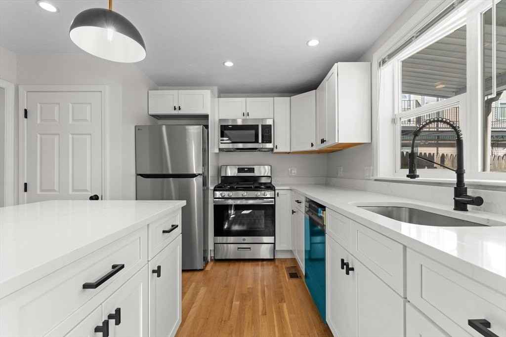 9 Dexter St - Photo 4 of 12