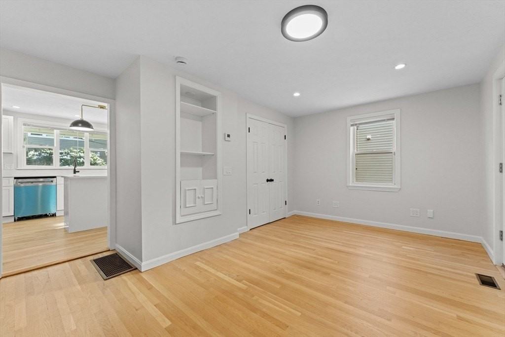 9 Dexter St - Photo 7 of 12