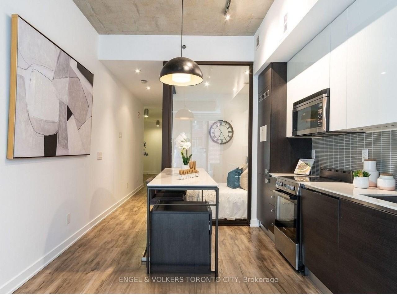 8 Art Condos - Photo 6 of 21