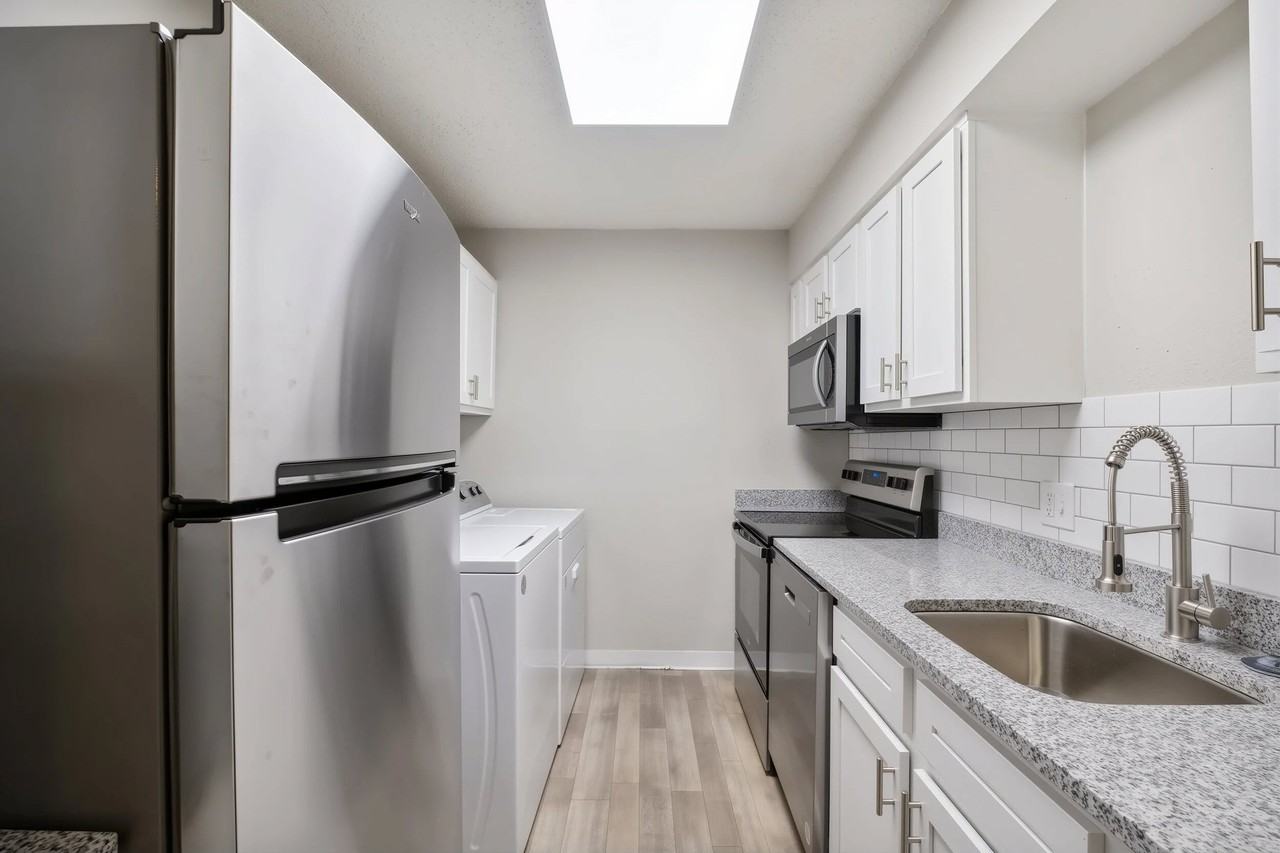 Cove at Fairforest Apartments - Photo 4 of 13