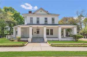 featured image of 1201 Clark St