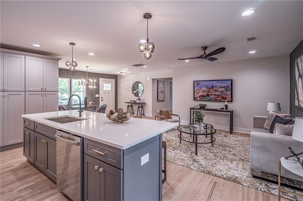 605 Blake Ave Se - Photo 6 of 25