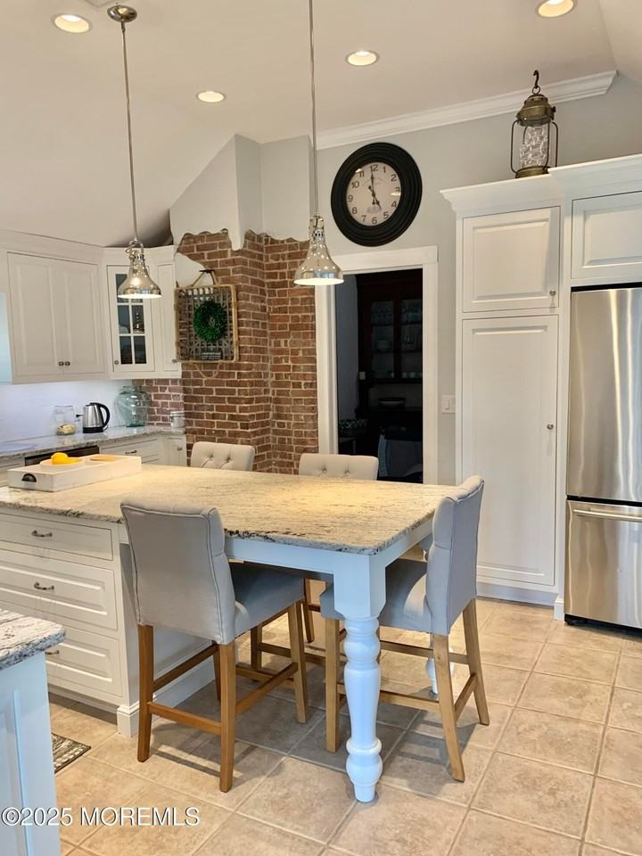 205 7th Ave - Photo 6 of 38