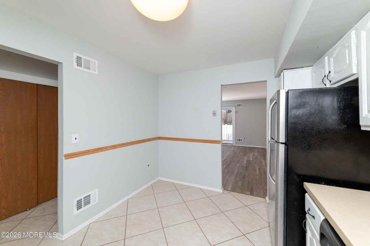 30 Knoll Ct - Photo 4 of 17