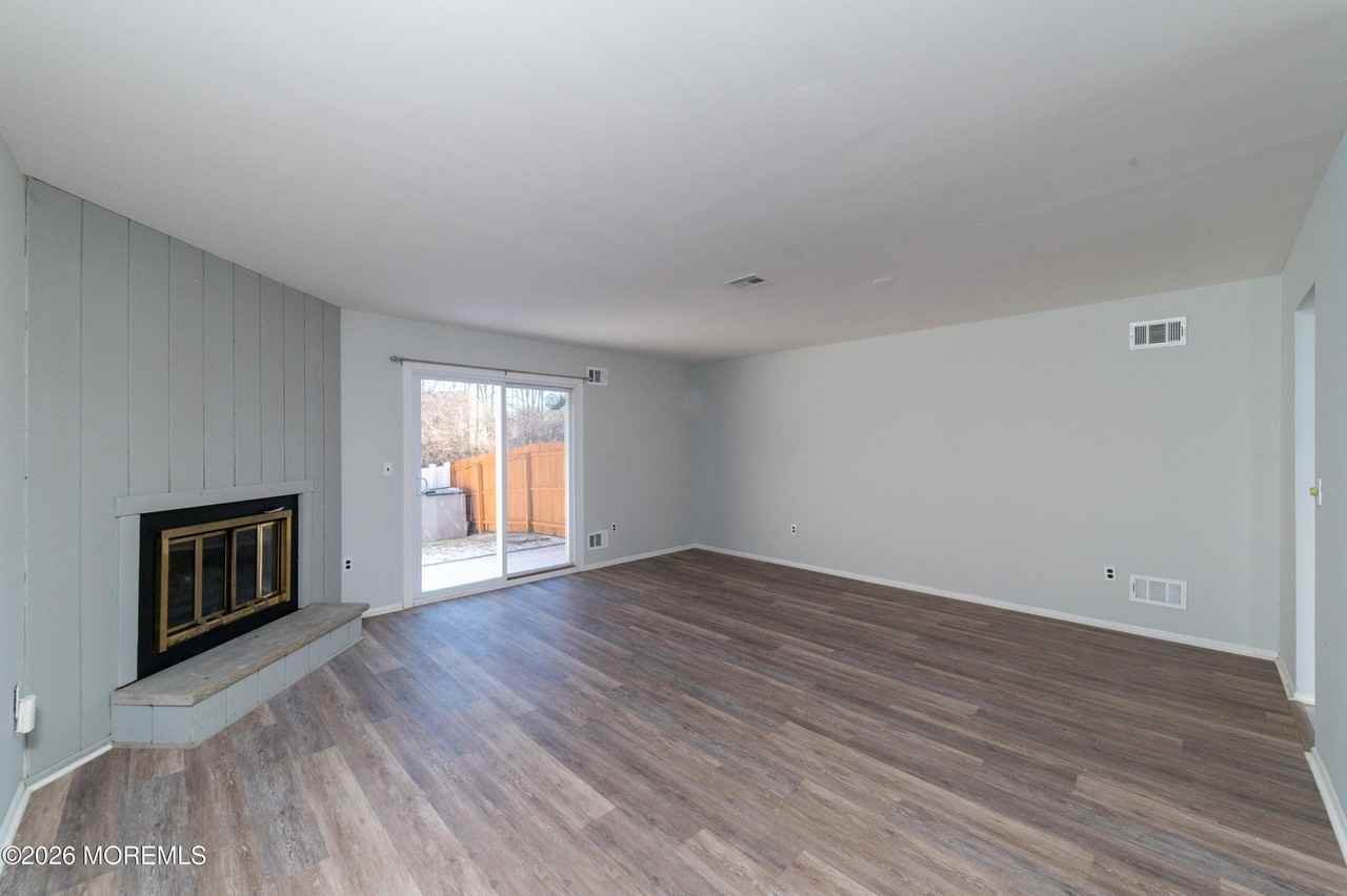 30 Knoll Ct - Photo 5 of 17