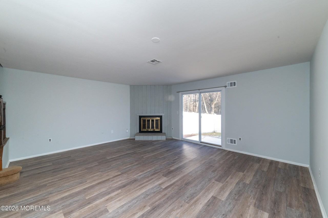 30 Knoll Ct - Photo 6 of 17