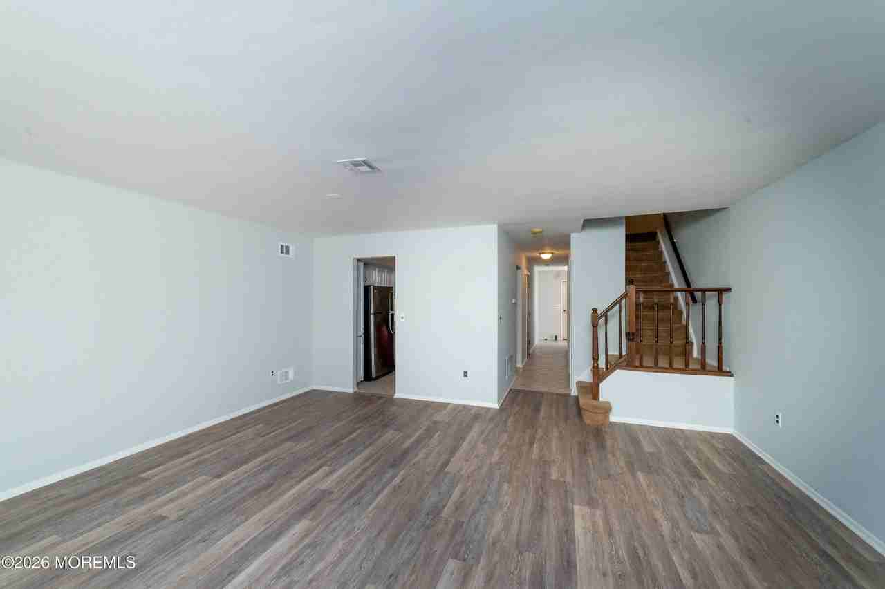 30 Knoll Ct - Photo 7 of 17