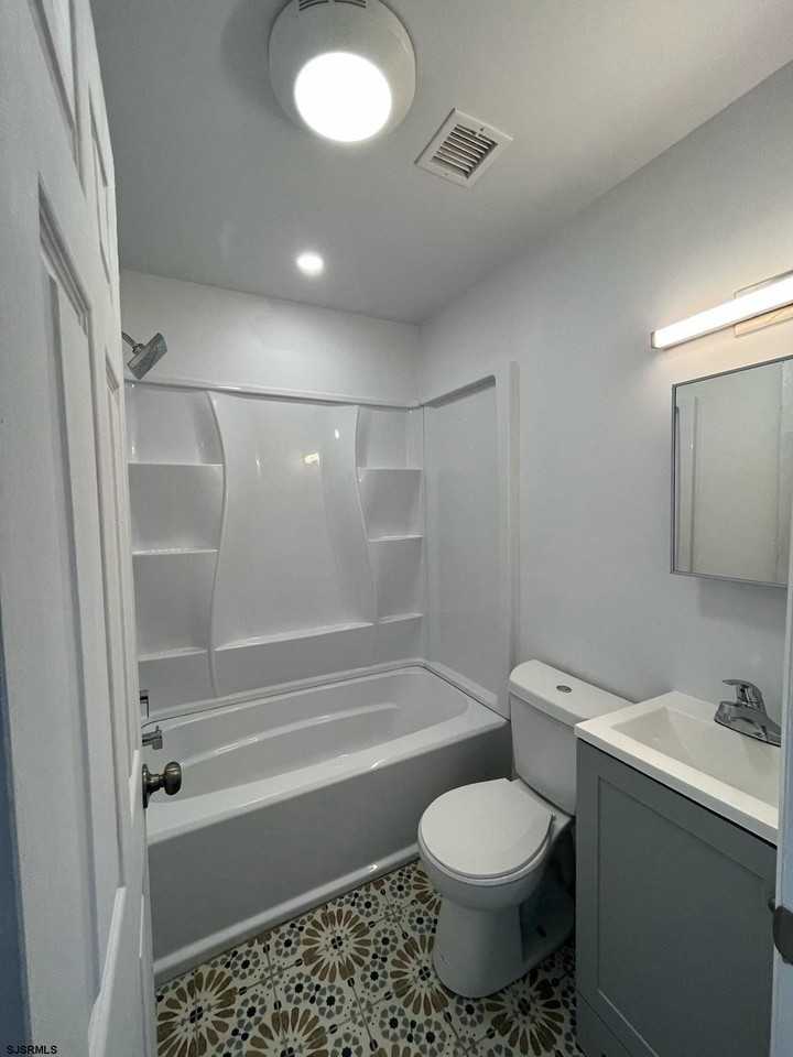 214 Atlantic Ave #B4 - Photo 7 of 30