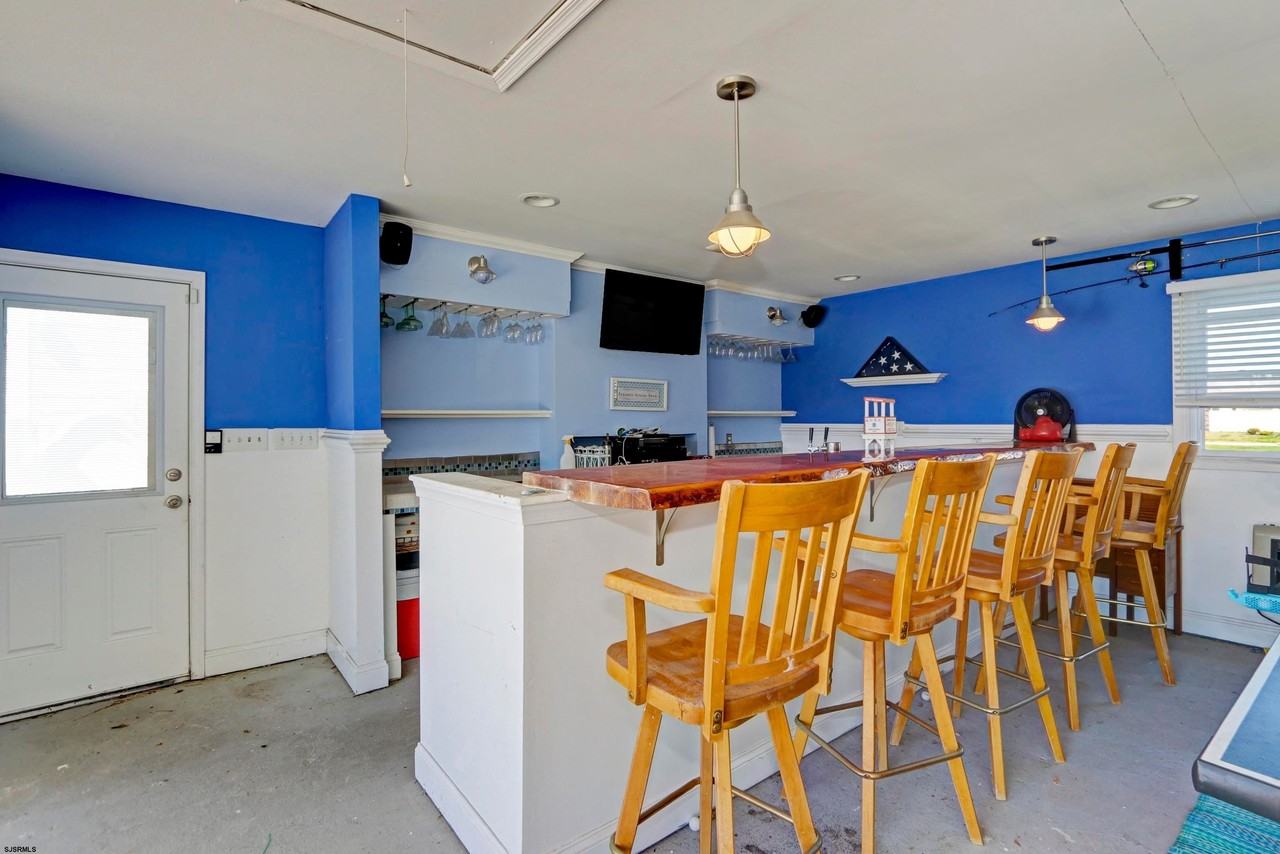 2604 Bayshore Ave - Photo 2 of 50