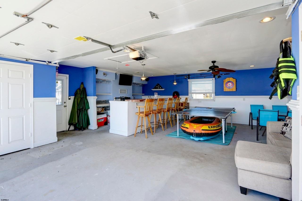 2604 Bayshore Ave - Photo 3 of 50