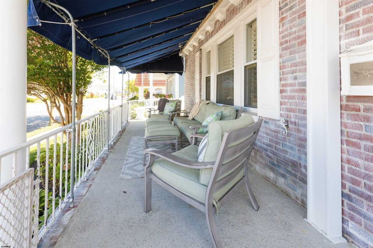 8310 Ventnor Ave - Photo 4 of 38