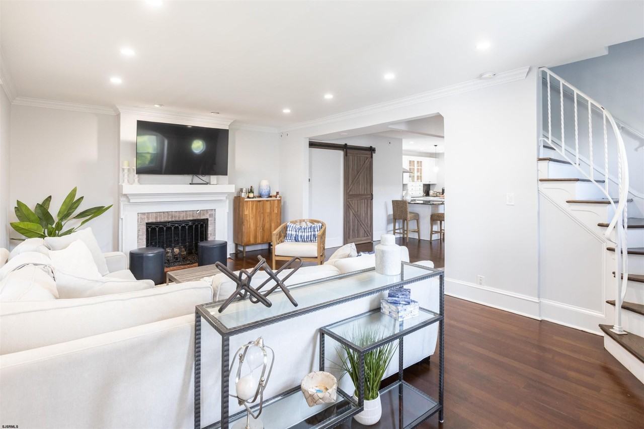 8310 Ventnor Ave - Photo 6 of 38