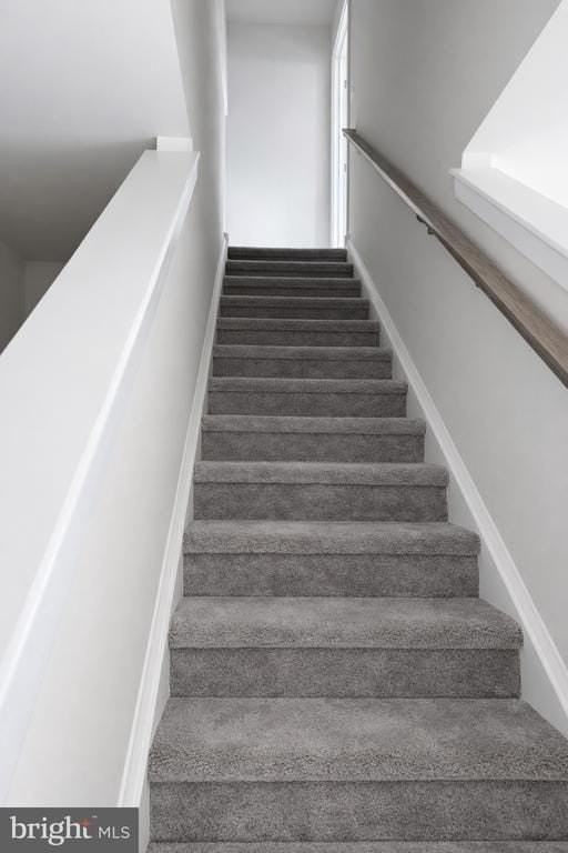 735 Platinum Dr - Photo 4 of 32