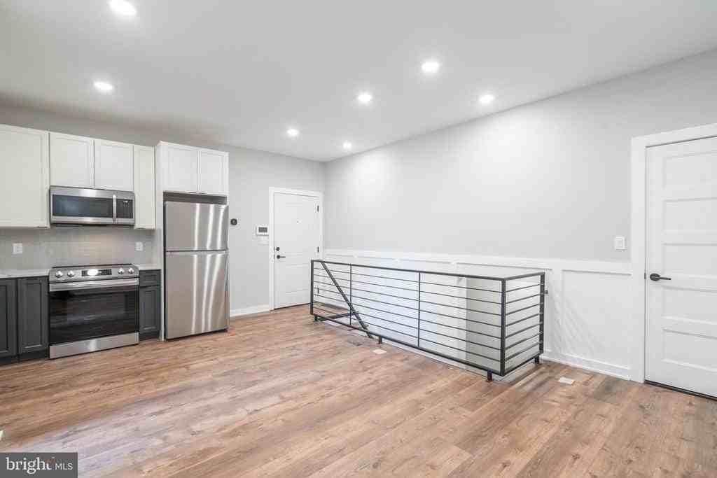 435 N 35th St #A - Photo 4 of 27