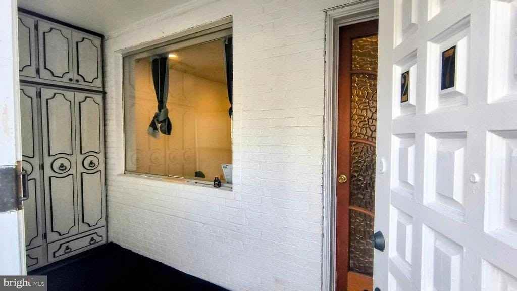 2702 S 18th St - Photo 4 of 30