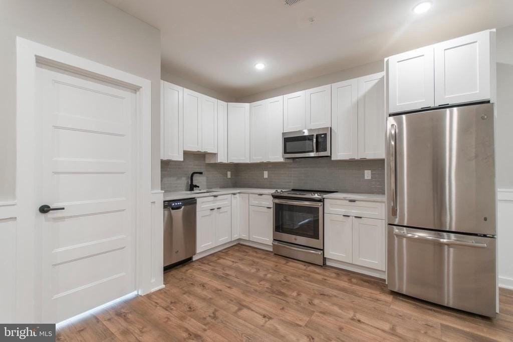 439 N 35th St #D - Photo 2 of 10