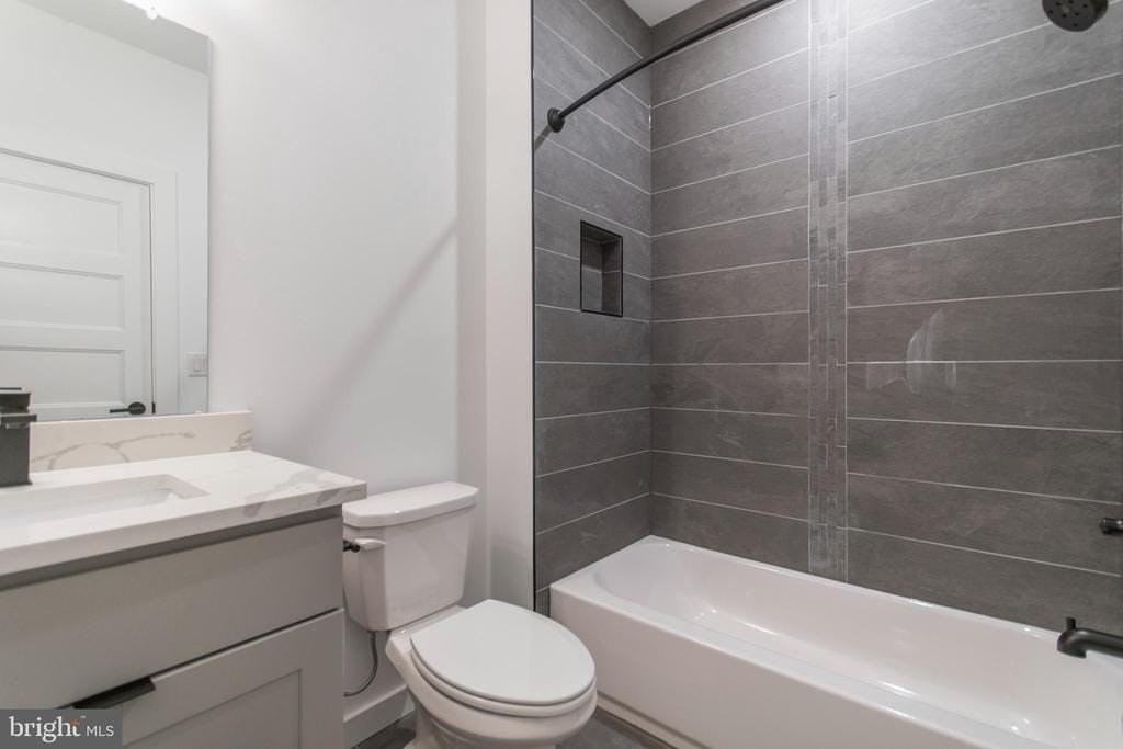 439 N 35th St #D - Photo 5 of 10