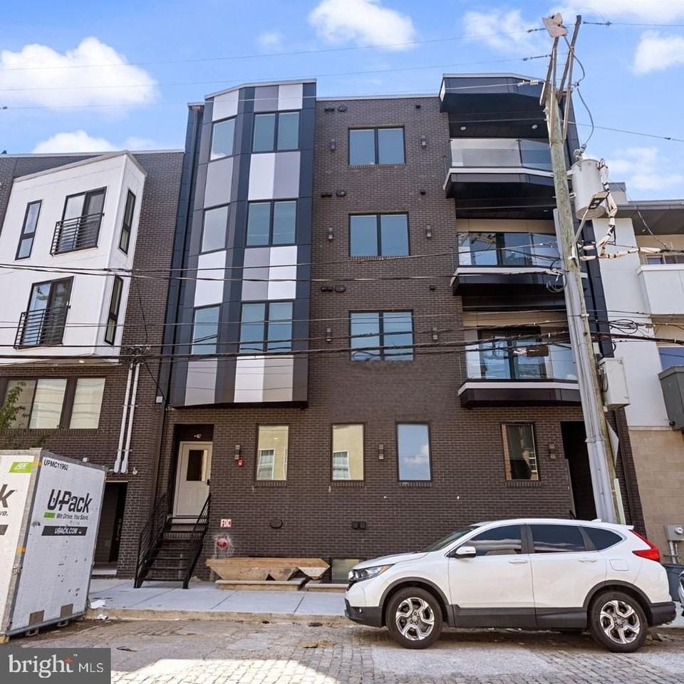 408 N Front St #8 - Photo 3 of 18