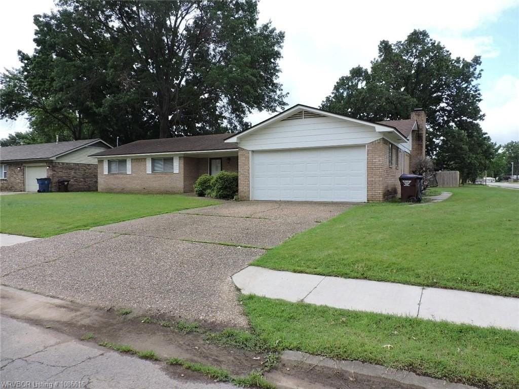 200 S 21st Ter - Photo 2 of 17