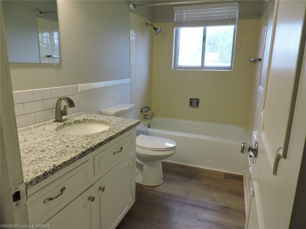 200 S 21st Ter - Photo 3 of 17